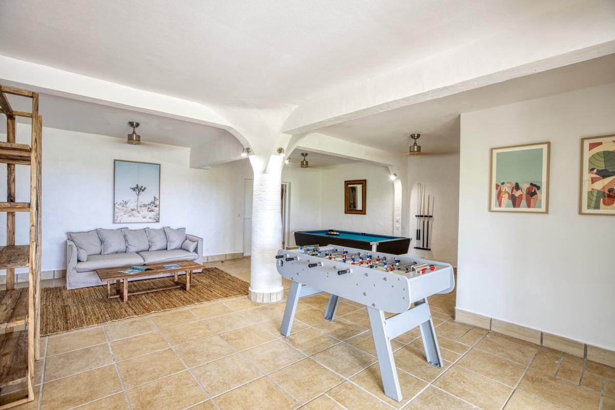 37 Location villa Terres Basses Saint Martin_salle de billard chambre 5